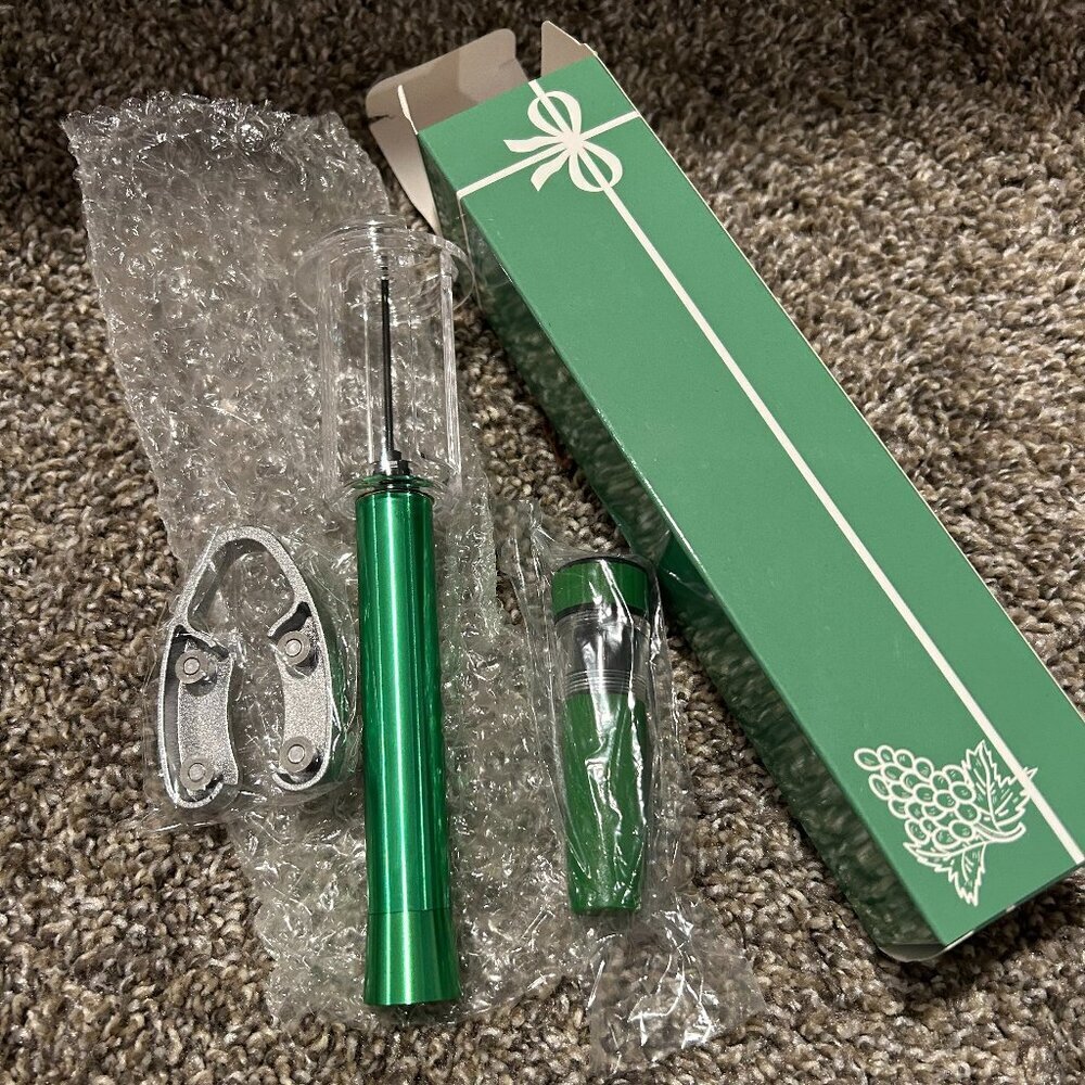 Chefologist Wine Opener and Wine Stopper in Gift Box, New In Box